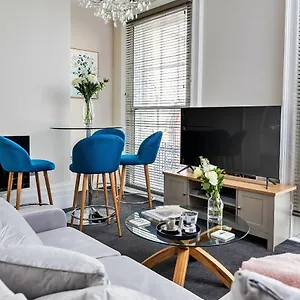 Finest Retreats - Clarence Parade Apartment Cheltenham