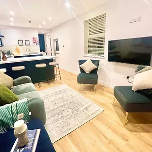 Gorgeous Newly Renovated 2 Double Bed Flat Apartment Swansea